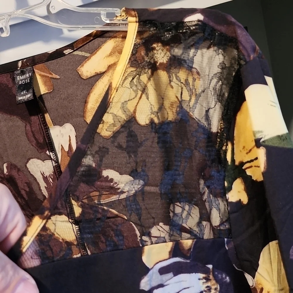 EMERY ROSE BLOUSE - Picture 2 of 6